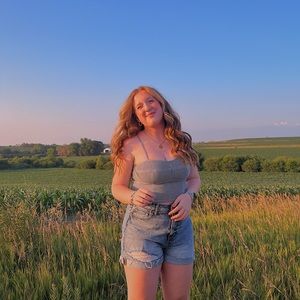 Meet your Posher, Kayla